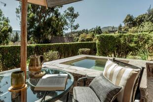 Eigene Terrasse mit Pool