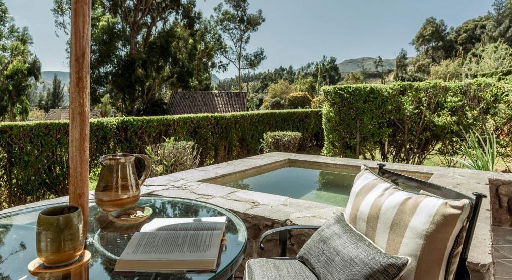 Eigene Terrasse mit Pool