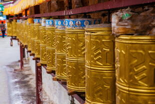 Gebetsrollen in Lhasa