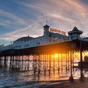 Brighton Pier bei Sonnenuntergang