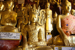 Buddha Statuen in Pindaya