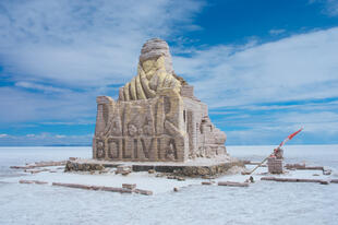 Dakar Bolivien Statue