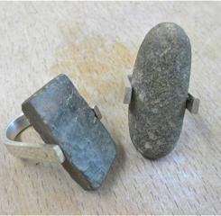 Ringe mit eingearbeiteten Steinen der Kursleitung Diana Prokot