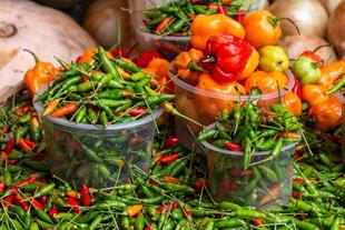 Chilischoten auf dem Markt Sao Joaquim 