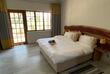 Schlafzimmer mit Doppelbett