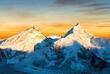 Panoramablick auf den Mount Everest, Lhotse und Nuptse vom Basislager aus bei Sonnenaufgang.