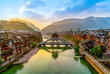 Malerische Stadt Fenghuang am Fluss Tuo Jiang