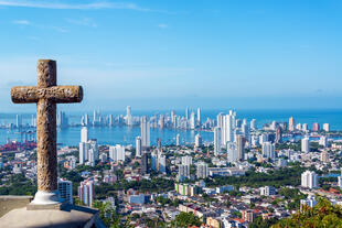 Blick auf die moderne Seite von Cartagena
