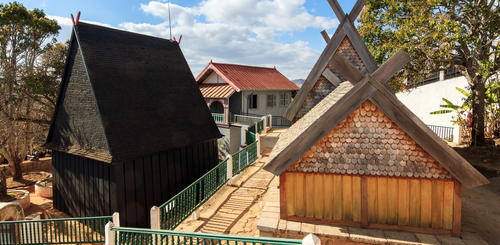 Holzhäuser von Abohimanga