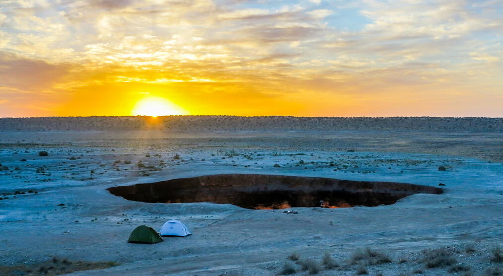 Sonnenaufgang am Derweze in der Karakum