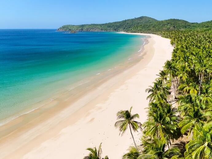 Nacpan Beach mit Palmen auf den Philippinen