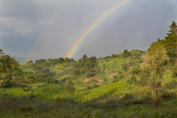 Regenbogen über dem Queen Elizabeth Nationalpark