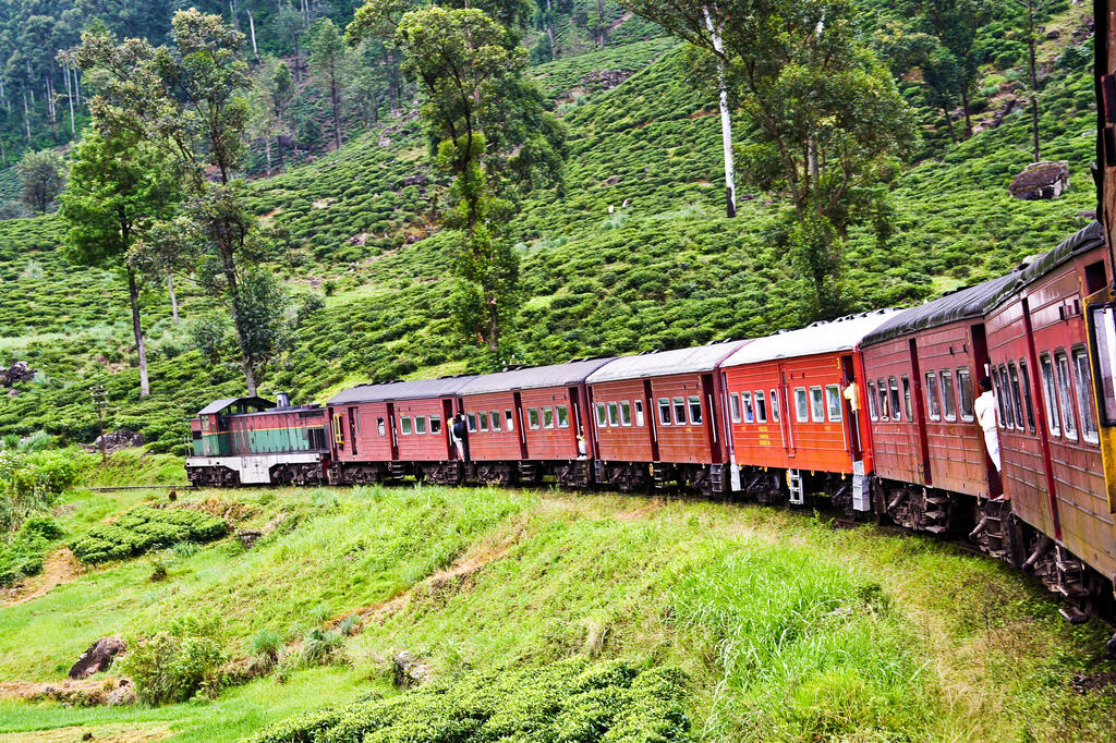 Zugfahrt ins Hochland von Sri Lanka