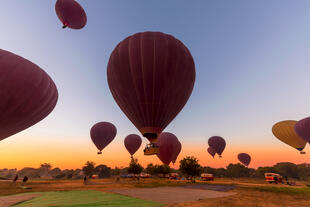 Ballons über Bagan 