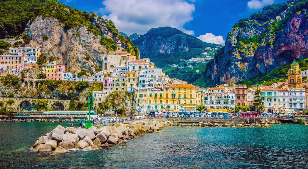 Blick auf Küste von Amalfi bei Italien Reisen 