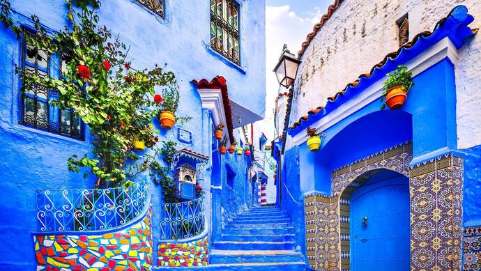 Blick auf die Stadt Chefchaouen in Marokko
