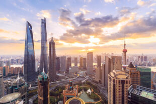 Skyline Shanghai bei Sonnenuntergang