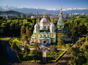 Christi-Himmelfahrt Kathedrale im Panfilov Park in Almaty 