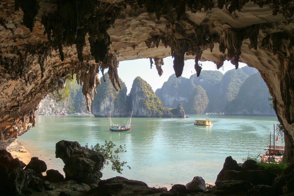 Höhle in der Halong-Bucht