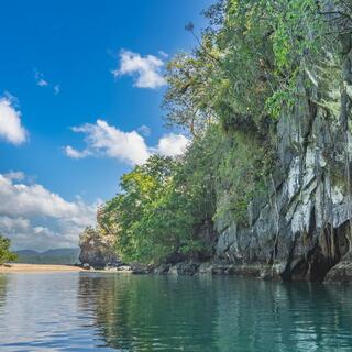 Klippen und Fluss von Puerto Princesa