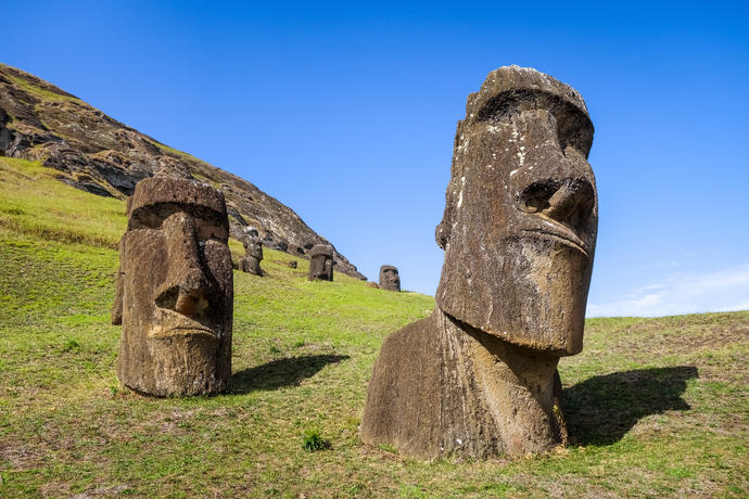 Moai auf dem Rano Raraku Vulkan