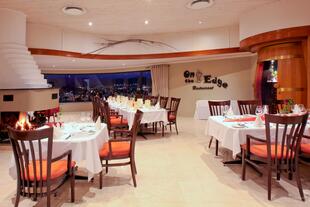 Restaurant mit Aussicht abends