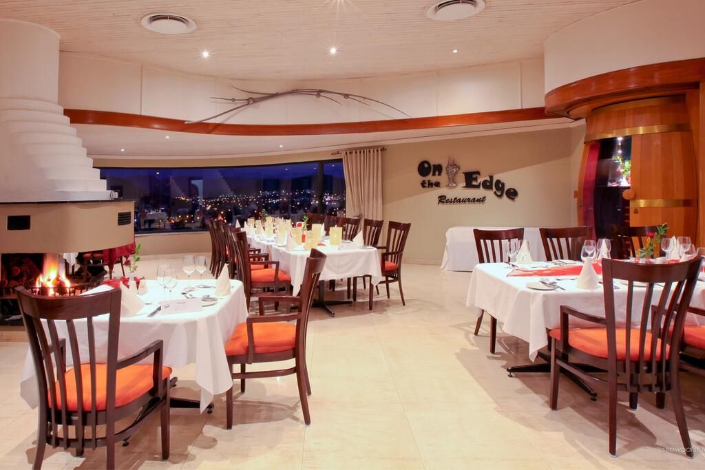 Restaurant mit Aussicht abends