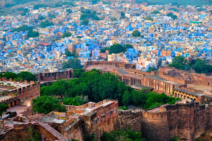 Blick auf die blaue Stadt Jodhpur in Rajasthan in Indien