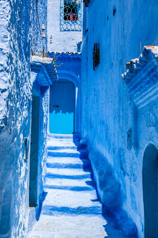 Straße in der Medina der "Blauen Stadt" Chefchaouen 