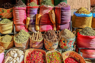 Gewürze in den Souks von Marrakesch 