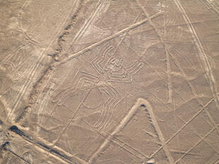 Nahaufnahme der Nazca-Linien