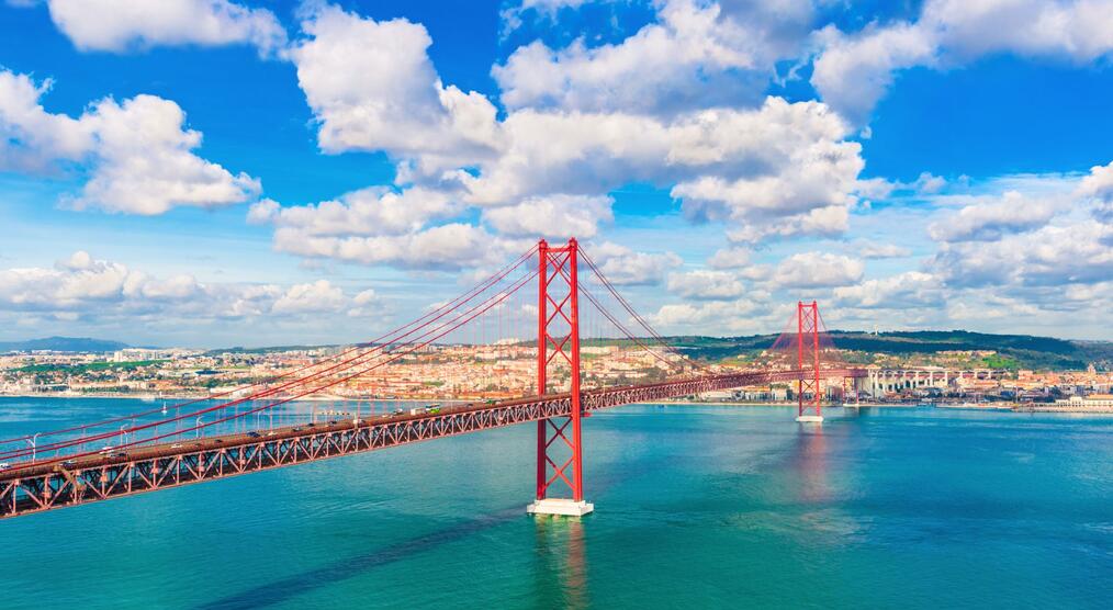 Ponte 25 de Abril bei Sonnenschein