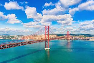 Ponte 25 de Abril bei Sonnenschein