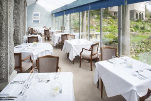 Restaurant mit traumhaftem Blick in den Garten