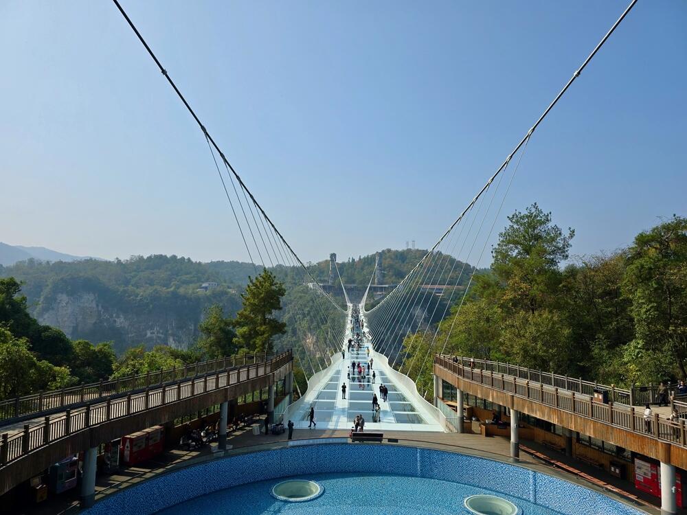 Glasbrücke im Zhangjiajie NP