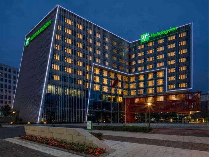 Außenansicht des Holiday Inn Hotels