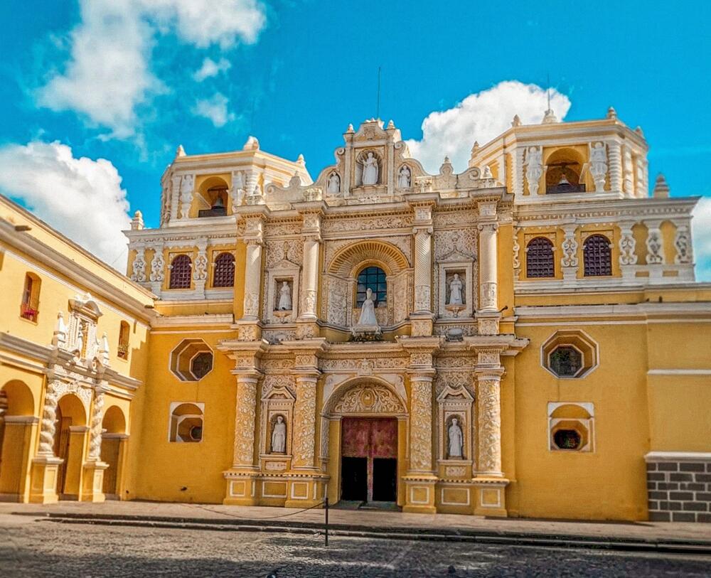 Altstadt mit der Iglesia la Merced in Antigua