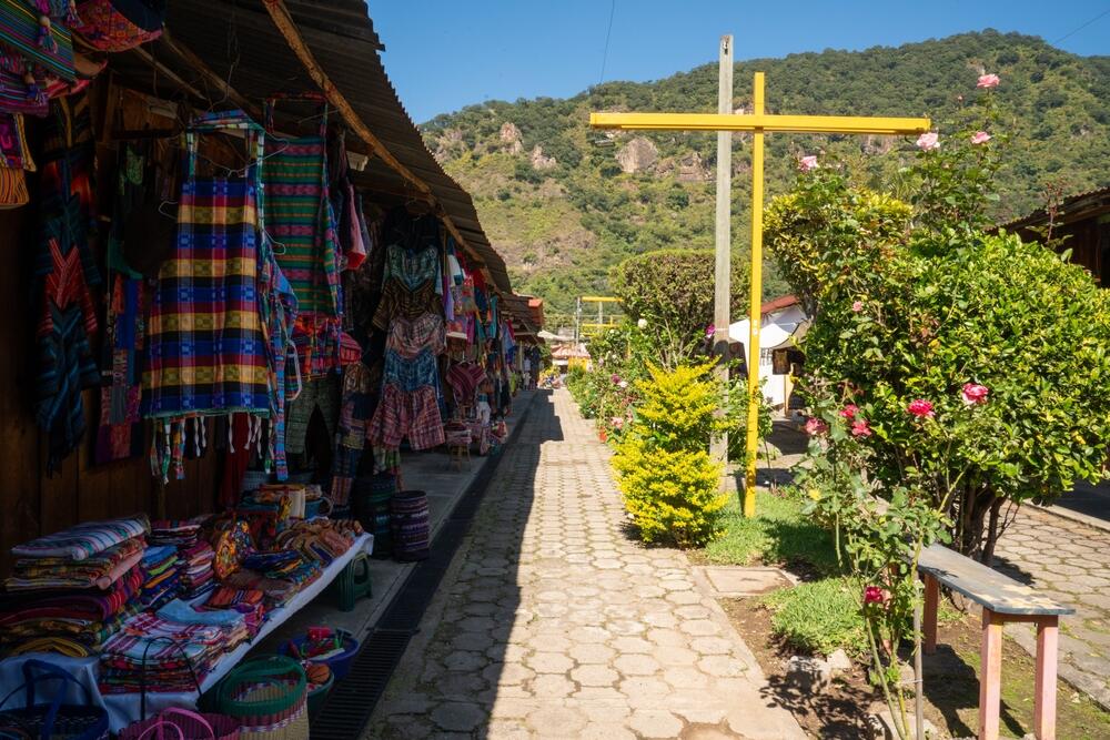 farbenfrohe Marktstände in San Pedro la Laguna