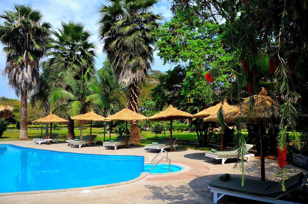 Arumeru River Lodge Hotelpool und Garten