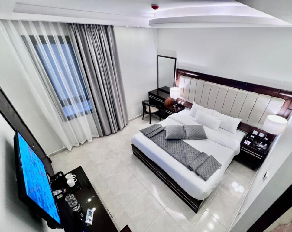 Schlafzimmer mit Doppelbett